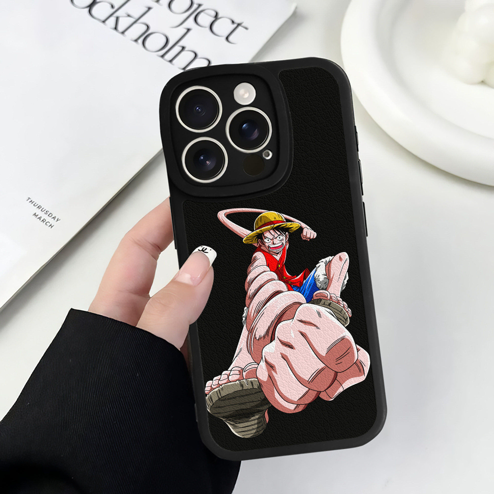 （画像用） ワンピース モンキー・D・ルフィ ONE PIECE Monkey D. Luffy 【iPhone 16シリーズ対応】シリコンスマホケース（レザー調） 材質：シリコン